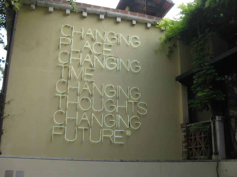 changing-maurizio-nannucci-peggy-gyggenheim